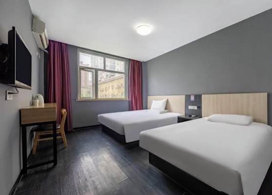Red House Hotel (Shanghai Red House Hospital Lujiabang Road Subway Station Branch) 1