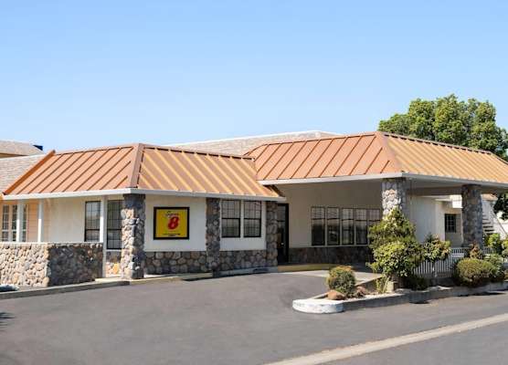 Super 8 by Wyndham Dunnigan 1