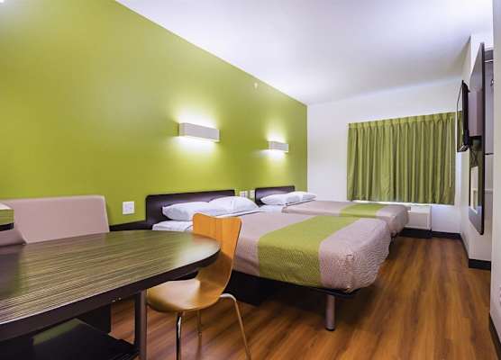 Days Inn by Wyndham South Bend/Notre Dame 1