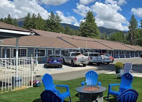 Bluebird Day Inn & Suites 1