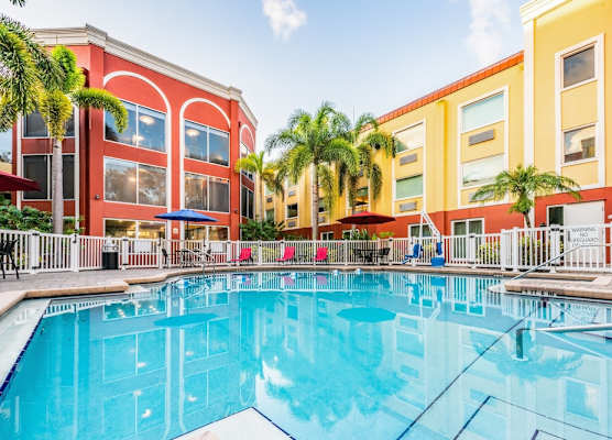 Holiday Inn Express & Suites BRADENTON WEST by IHG 1