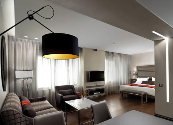 Holiday Suites 1
