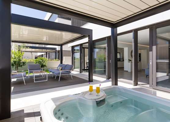 Shell Luxury Residences with Pool and Whirlpool 1