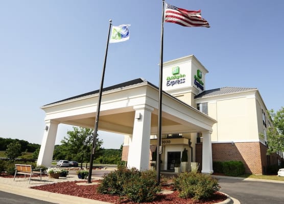 Holiday Inn Express & Suites DELAFIELD by IHG 1