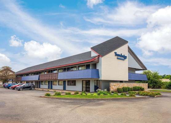 Travelodge by Wyndham Peoria 1
