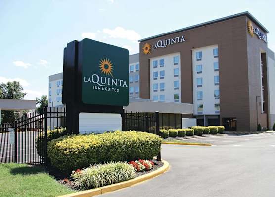La Quinta Inn & Suites by Wyndham DC Metro Capital Beltway 1
