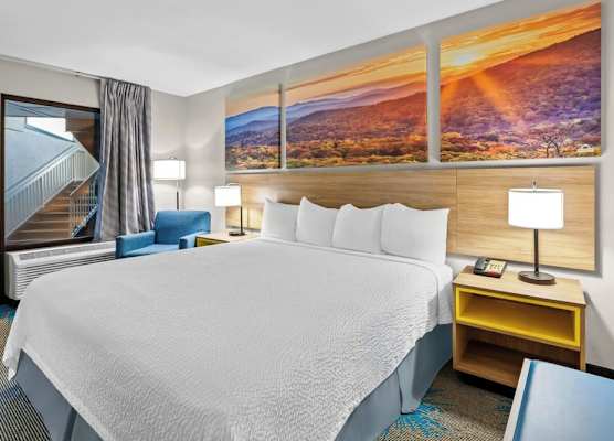 Days Inn by Wyndham Saint Pauls 1