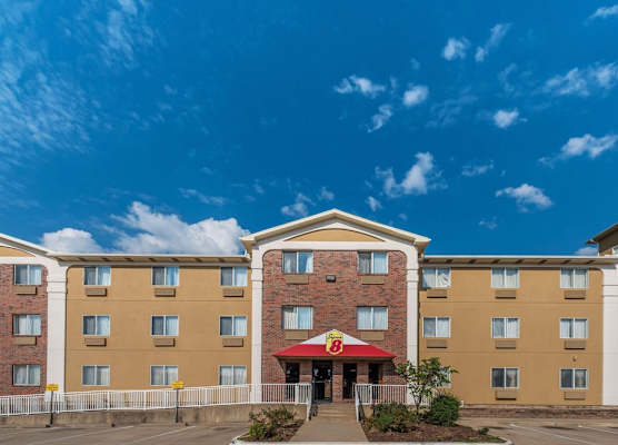 Super 8 by Wyndham Denton 1