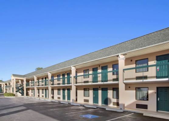 Days Inn By Wyndham Lexington-Columbia 1