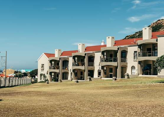 2-Bedroom Apartment within 1km of The Point Beach 1