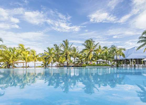 Victoria for 2 Beachcomber Resort & Spa 1