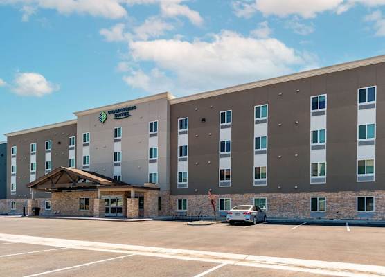 WoodSpring Suites Bakersfield Airport 1