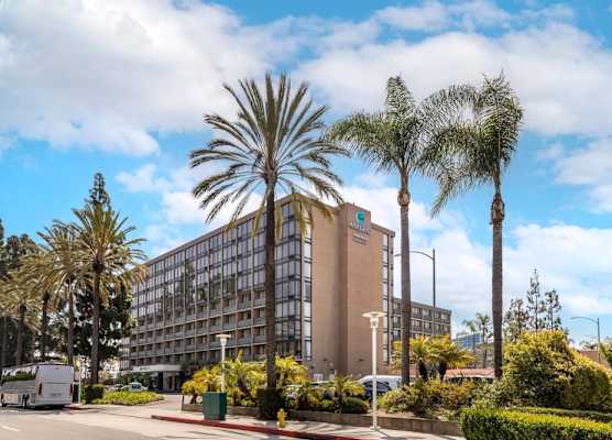 Clarion Hotel Anaheim Resort 1