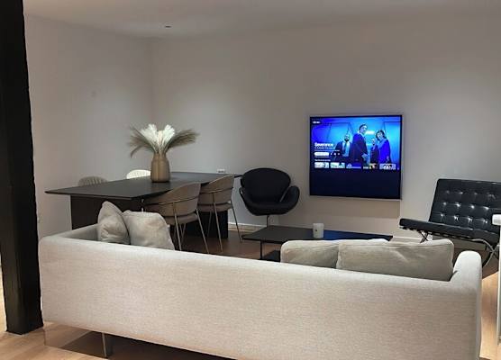Maison Nord, 6 min from Airport & Sleep 5 1