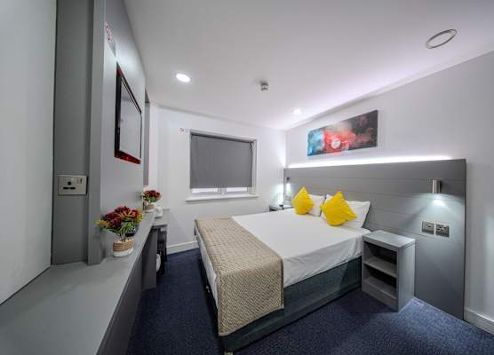Ilford Hotel Goodmayes 1