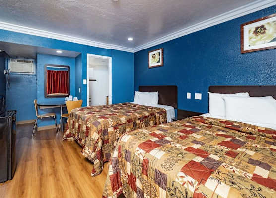 Travelodge by Wyndham Sacramento Convention Center 1