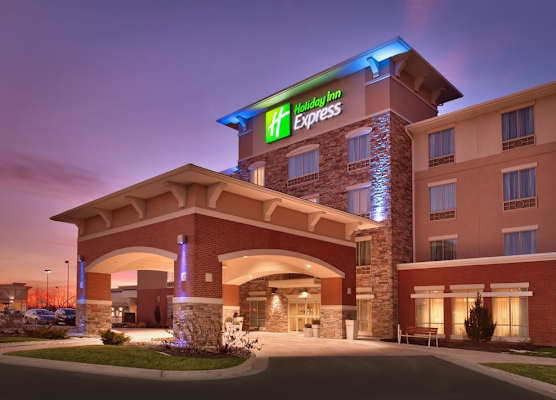 Holiday Inn Express & Suites OVERLAND PARK by IHG 1