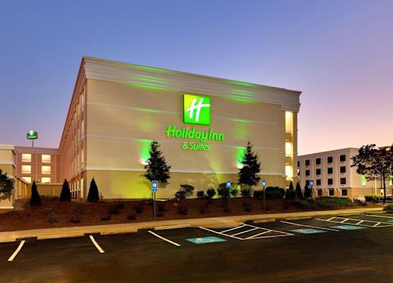 Holiday Inn & Suites ATLANTA AIRPORT-NORTH by IHG 1