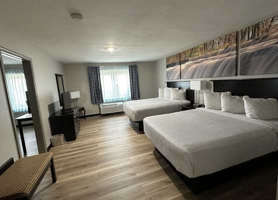 Days Inn and Suites by Wyndham Sikeston 1