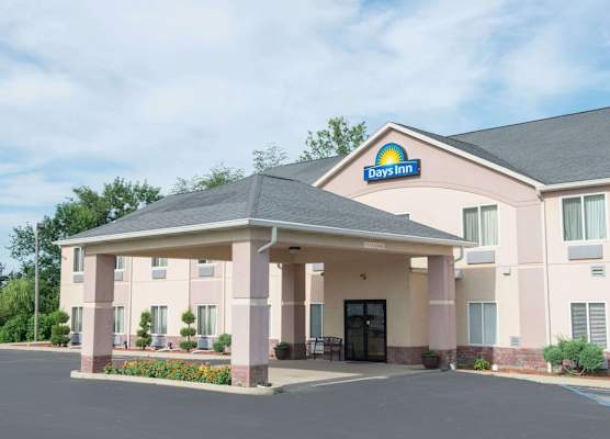 Days Inn by Wyndham Sullivan 1