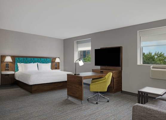 Hampton Inn & Suites by Hilton Toronto Downtown 1