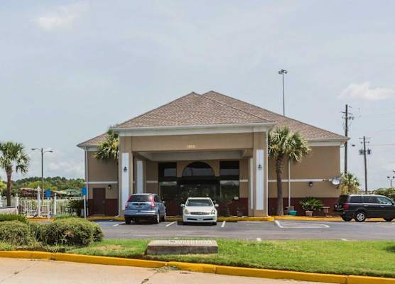 Quality Inn & Suites North Montgomery 1