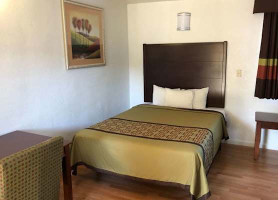 Americas Best Value Inn Visalia 1