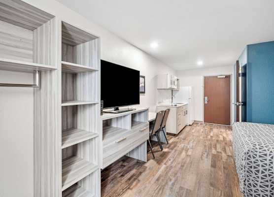 WoodSpring Suites Fort Myers - Cape Coral 1