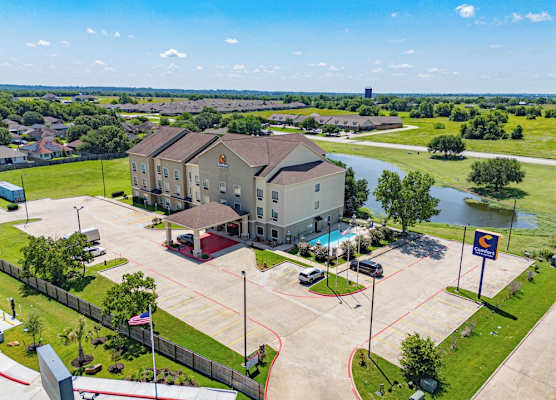 Comfort Inn & Suites Navasota 1
