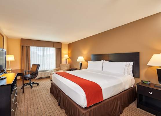 Holiday Inn Express & Suites EL PASO AIRPORT by IHG 1