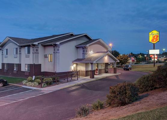 Super 8 by Wyndham Christiansburg/Blacksburg Area 1