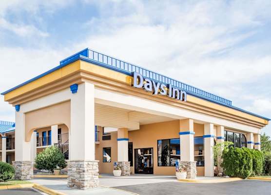 Days Inn by Wyndham Hendersonville 1