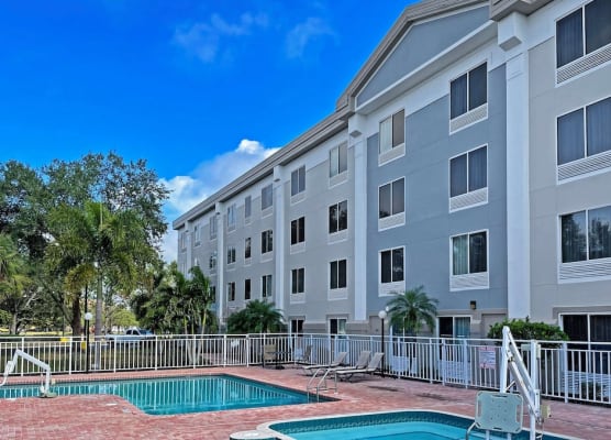 Comfort Inn & Suites Sarasota I75 1