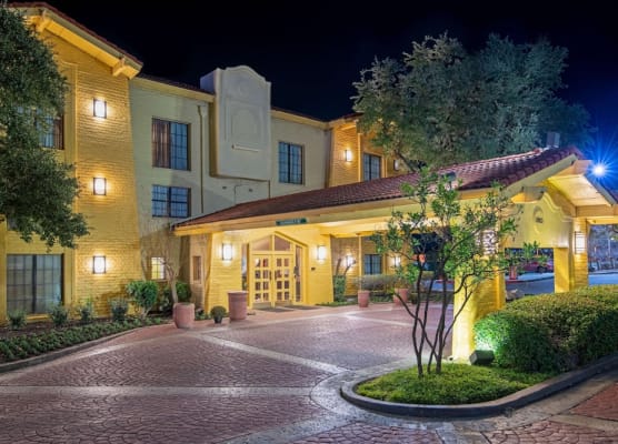 La Quinta Inn by Wyndham San Antonio I-35 N at Toepperwein 1
