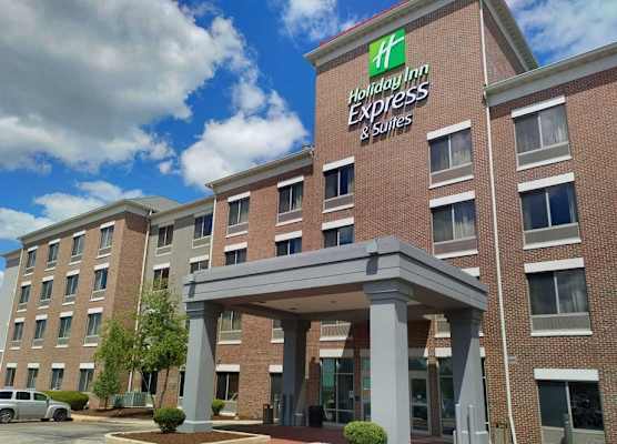 Holiday Inn Express & Suites MILWAUKEE NW – PARK PLACE by IHG 1