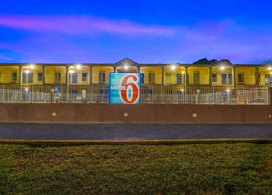 Motel 6 Americus, GA 1