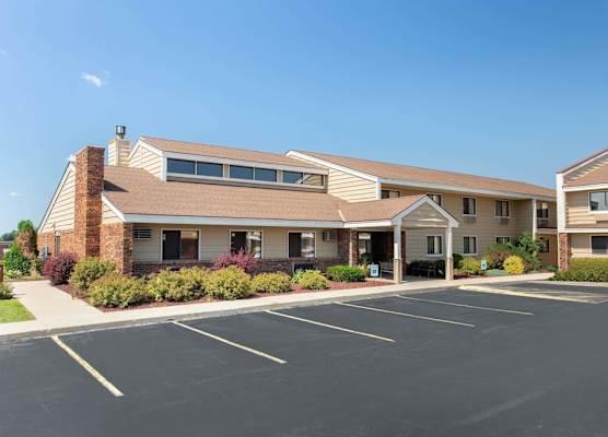 AmericInn by Wyndham West Bend 1
