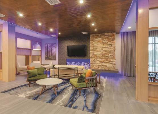 Fairfield Inn & Suites by Marriott Kansas City Shawnee 1