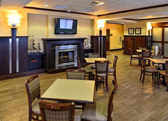 Hampton Inn Geneseo 1