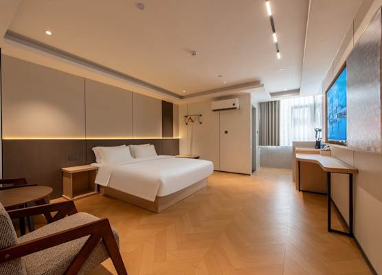 Huahang Hotel - Free airport shuttle bus 1