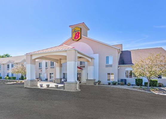Super 8 by Wyndham Cloverdale IN 1