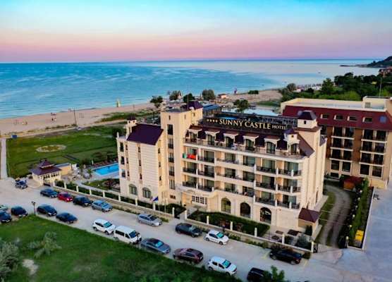 Sunny Castle Hotel - All Inclusive, Beach and Free parking 1