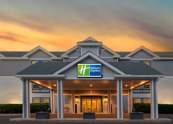 Holiday Inn Express St. Albans by IHG 1