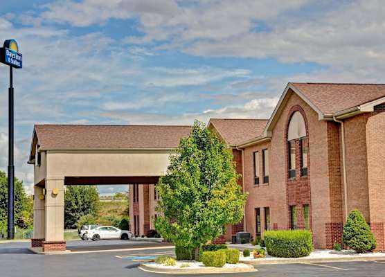 Days Inn & Suites by Wyndham Louisville SW 1
