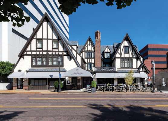 Seven Gables Inn, St Louis West, a Tribute Portfolio Hotel 1