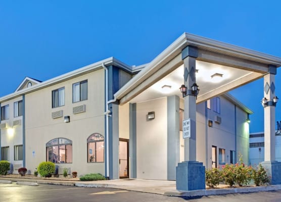 Travelodge by Wyndham St. Louis 1