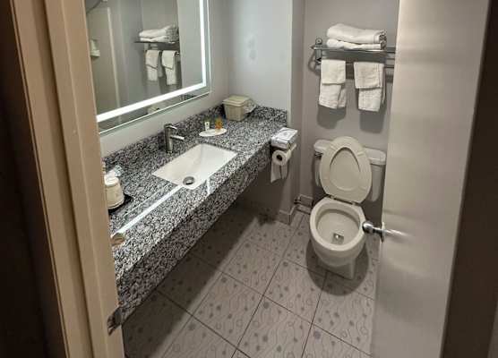 Aderi Hotel Niantic 1