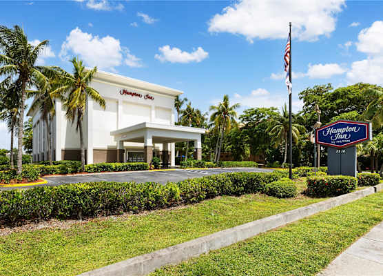Hampton Inn Naples/Central 1