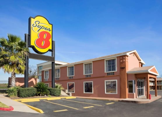 Super 8 by Wyndham Austin Downtown/Capitol Area 1