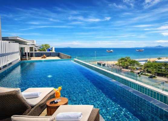 Sunday Beachfront View Jomtien Pattaya 1